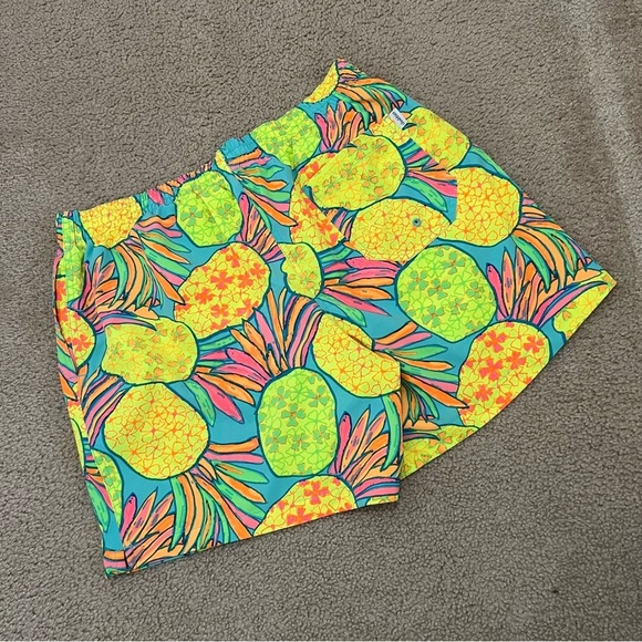 Chubbies Swimming Shorts Men’s X LARGE 
Look Colorful Pineapple 5.5” Swim Trunks - Picture 2 of 16